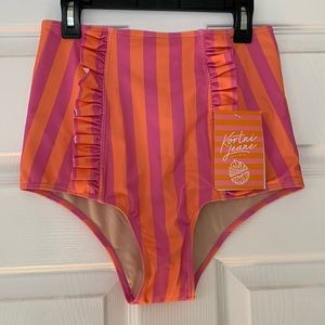 NWT Kortni Jeane Down in Front Ruffle Bottoms